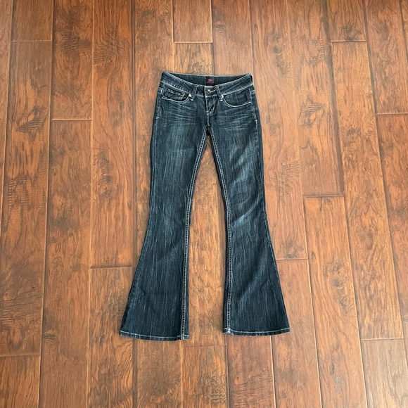 2B BeBe Jeans - Size 25’ waist, 33’ length, 7’ Rise Flare, like new - Picture 3 of 5